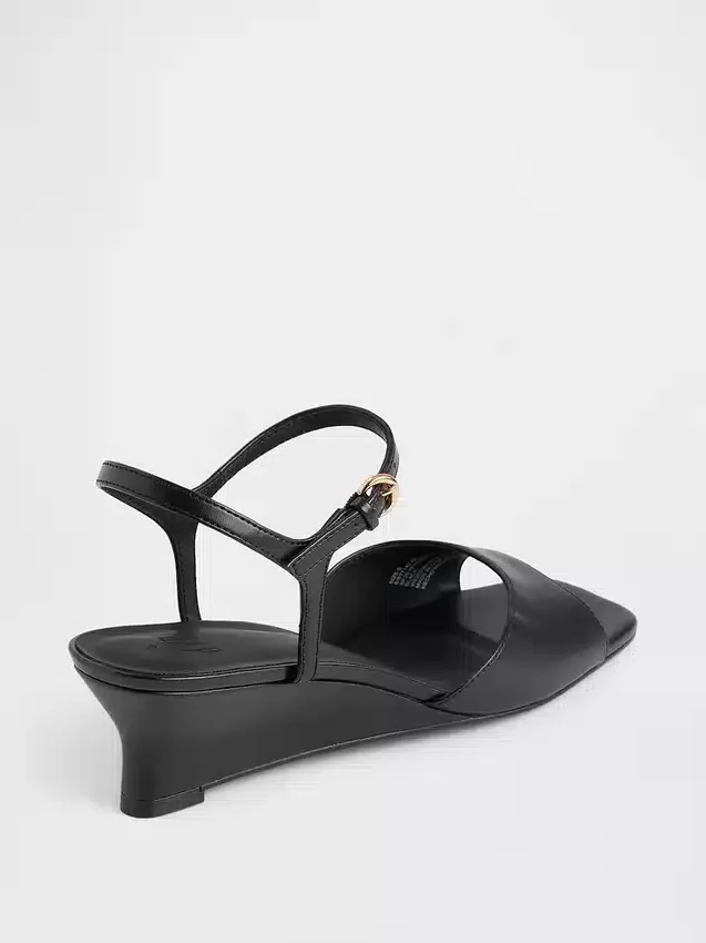 Veganistische sandalen met sleehak