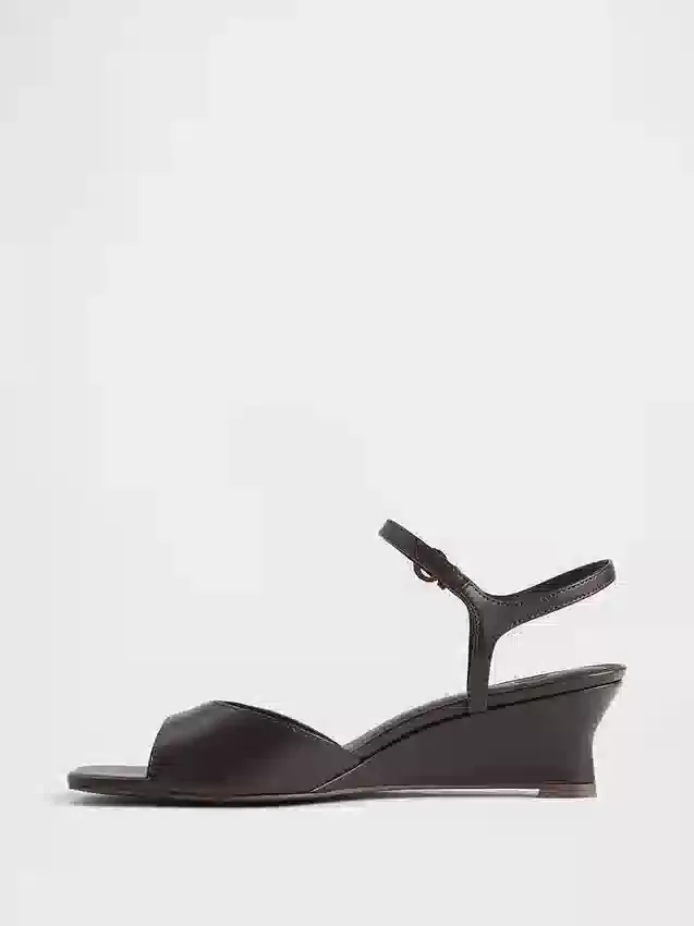 Veganistische sandalen met sleehak