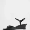 Veganistische sandalen met sleehak