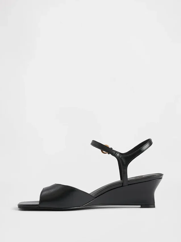 Veganistische sandalen met sleehak
