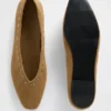 Veganistische suède ballerina’s