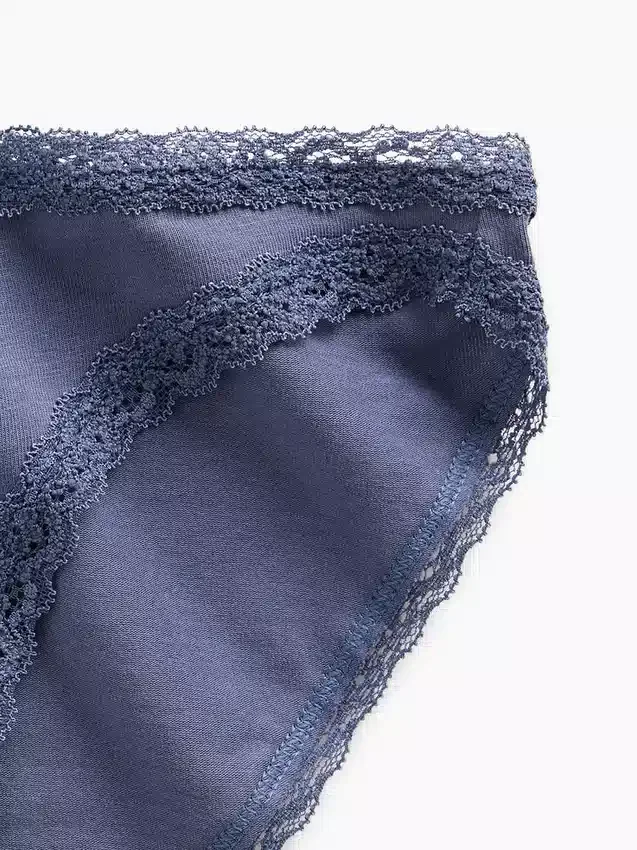 Zachtste biologische stretchkatoenen bikinibroekje met kanten rand