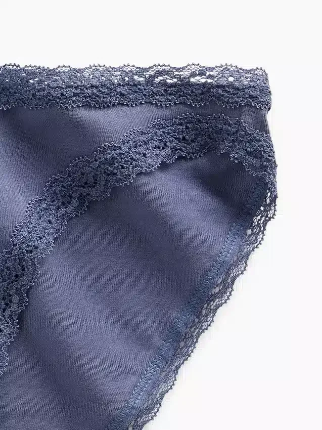 Zachtste biologische stretchkatoenen bikinibroekje met kanten rand