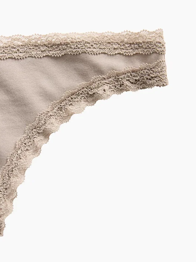 Zachtste biologische stretchkatoenen string met kanten rand