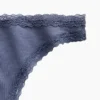 Zachtste biologische stretchkatoenen string met kanten rand