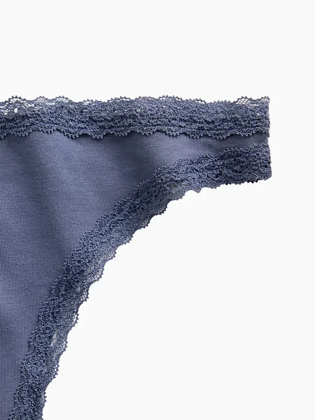 Zachtste biologische stretchkatoenen string met kanten rand